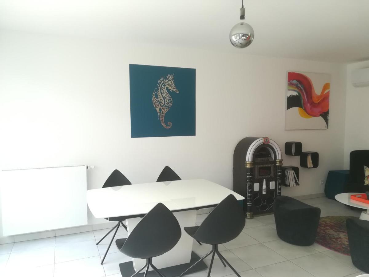 Bel Appartement Avec Terrasse - Plage De Carro A Pied マルティーグ エクステリア 写真